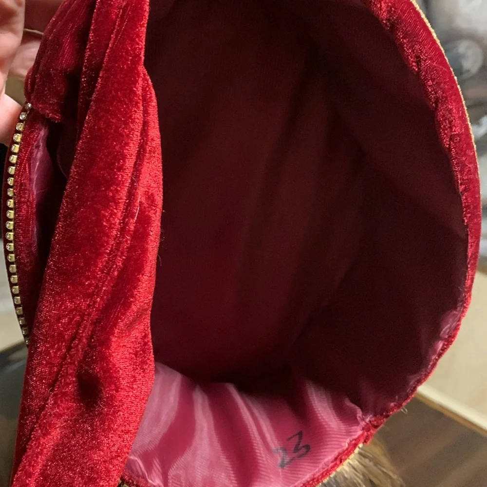 BEAUTIFUL Men’s Deep Red Velvet/ Indian groom /wedding/ turban /SAFA head piece - Picture 9 of 9